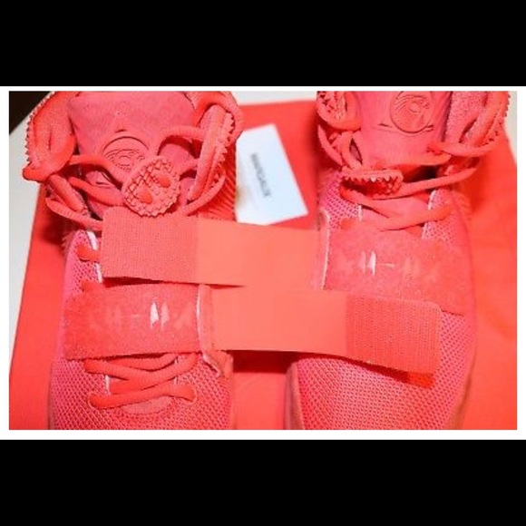 VNDS pair of nike yeezy 2 red october - Picture 4 of 4